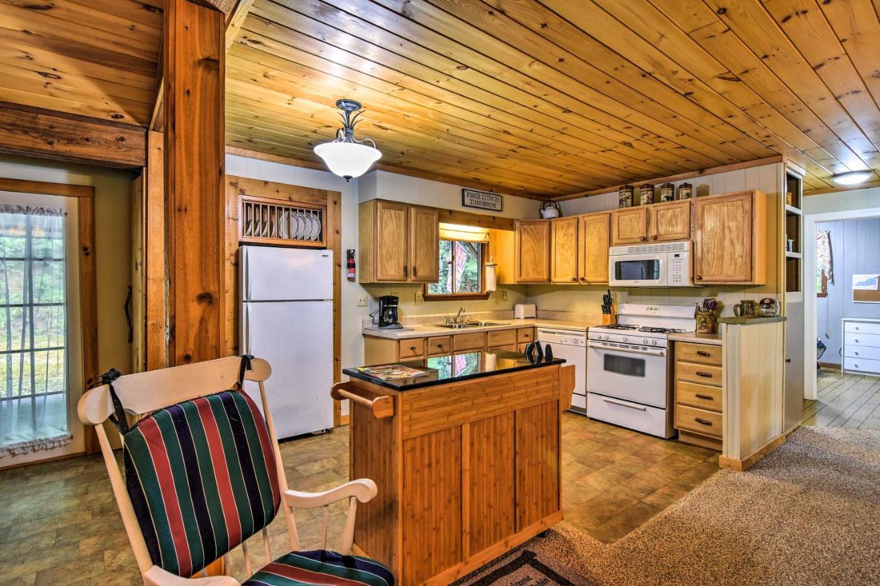 Robbinsville Cabin With Deck 3 Mi To Fontana Lake! Eksteriør billede
